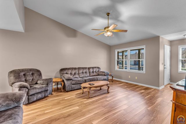 2393 SW Honeysuckle LN, Topeka, KS 66614