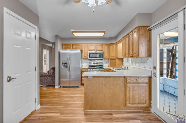 2393 SW Honeysuckle LN, Topeka, KS 66614