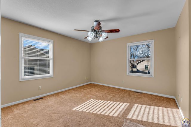 2393 SW Honeysuckle LN, Topeka, KS 66614