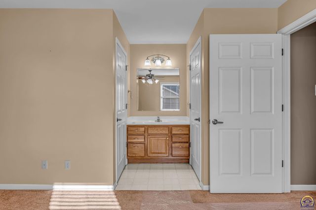 2393 SW Honeysuckle LN, Topeka, KS 66614