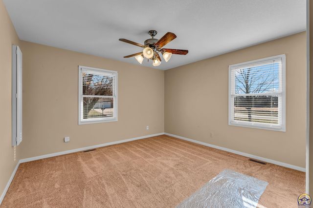 2393 SW Honeysuckle LN, Topeka, KS 66614