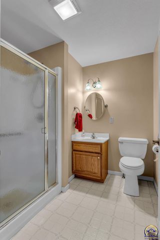 2393 SW Honeysuckle LN, Topeka, KS 66614