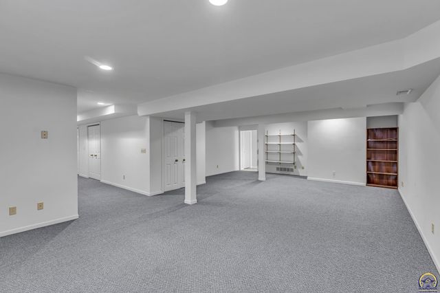 2393 SW Honeysuckle LN, Topeka, KS 66614