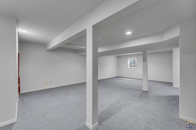 2393 SW Honeysuckle LN, Topeka, KS 66614