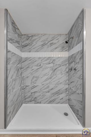 2393 SW Honeysuckle LN, Topeka, KS 66614