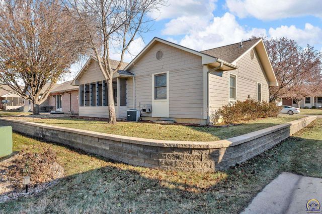 2393 SW Honeysuckle LN, Topeka, KS 66614