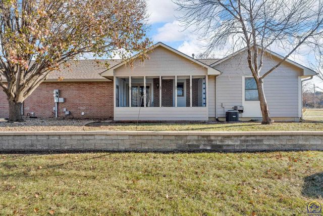 2393 SW Honeysuckle LN, Topeka, KS 66614
