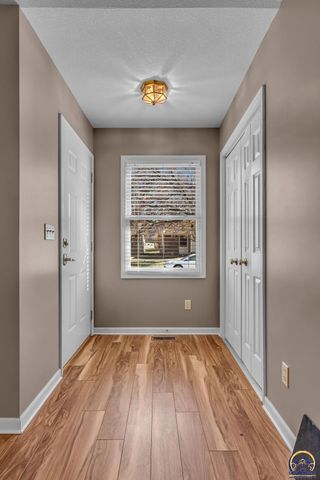 2393 SW Honeysuckle LN, Topeka, KS 66614