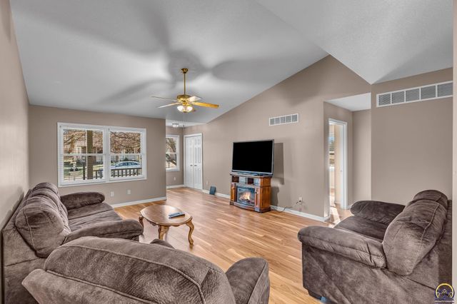 2393 SW Honeysuckle LN, Topeka, KS 66614