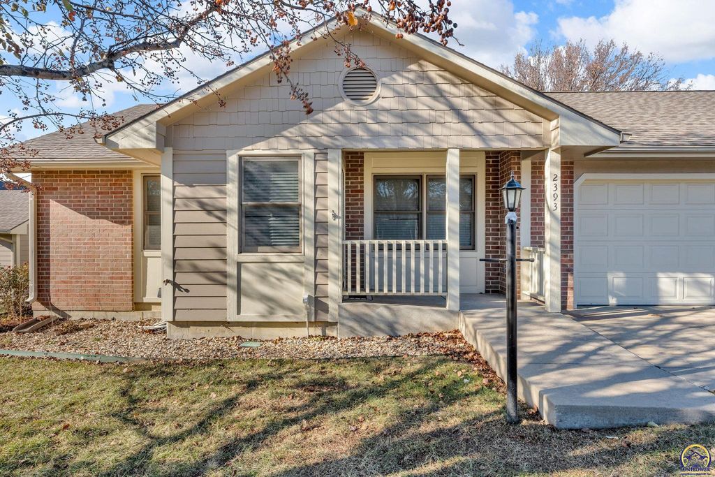 2393 SW Honeysuckle LN, Topeka, KS 66614