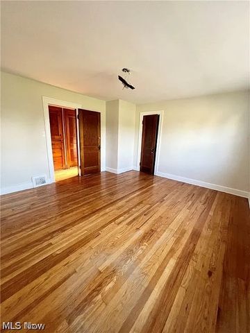 9725 Parkview Avenue, Garfield Heights, OH 44125