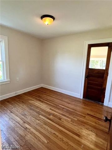 9725 Parkview Avenue, Garfield Heights, OH 44125