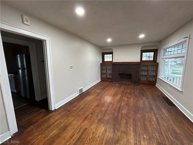 9725 Parkview Avenue, Garfield Heights, OH 44125