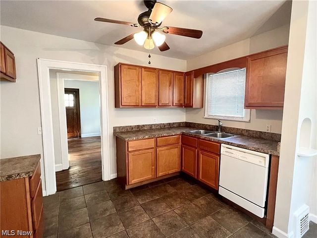 9725 Parkview Avenue, Garfield Heights, OH 44125