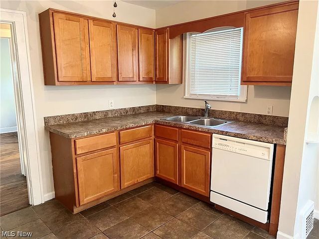 9725 Parkview Avenue, Garfield Heights, OH 44125