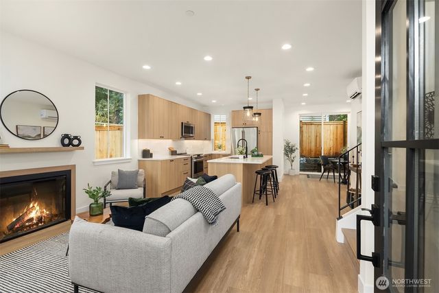 11812 NE 103rd Place, Kirkland, WA 98033