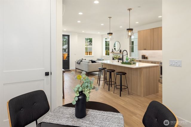 11812 NE 103rd Place, Kirkland, WA 98033