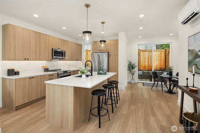 11812 NE 103rd Place, Kirkland, WA 98033