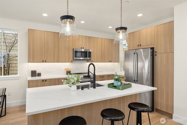 11812 NE 103rd Place, Kirkland, WA 98033