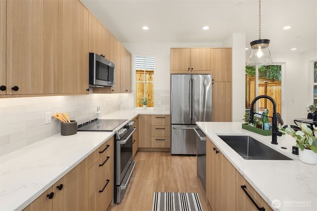 11812 NE 103rd Place, Kirkland, WA 98033