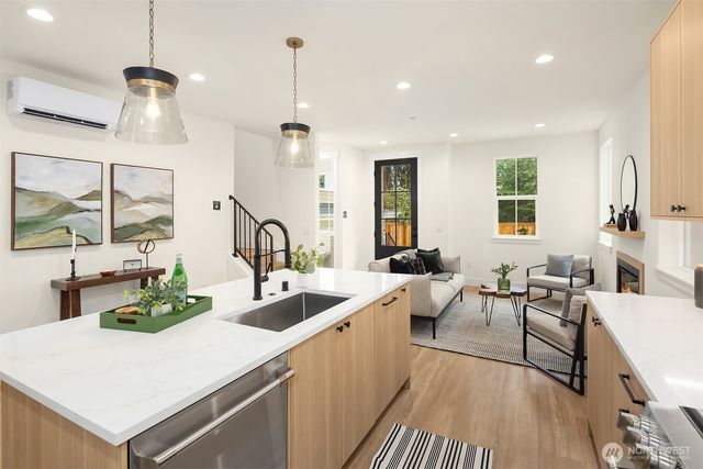 11812 NE 103rd Place, Kirkland, WA 98033