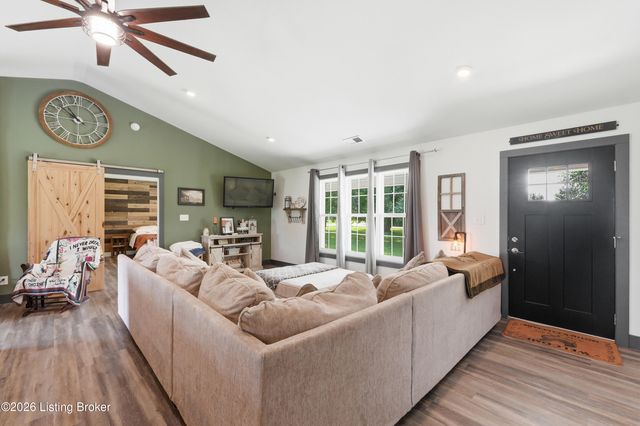 3712 Blossom Dr, La Grange, KY 40031