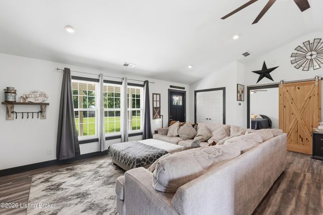 3712 Blossom Dr, La Grange, KY 40031