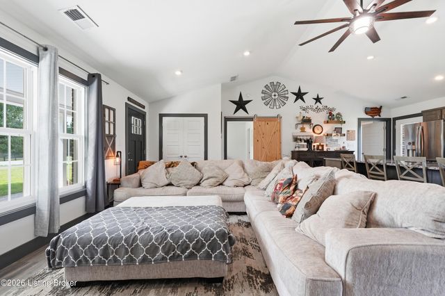 3712 Blossom Dr, La Grange, KY 40031