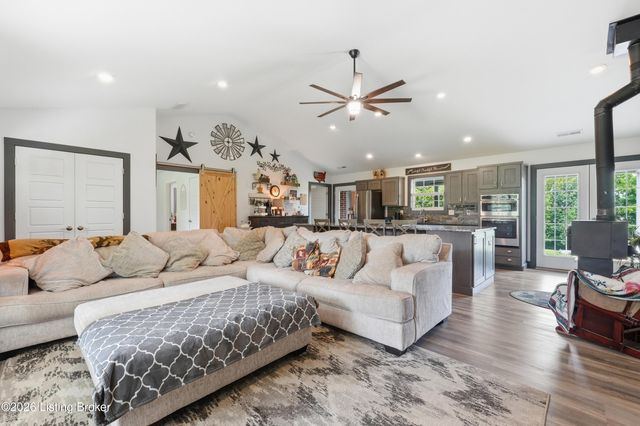 3712 Blossom Dr, La Grange, KY 40031