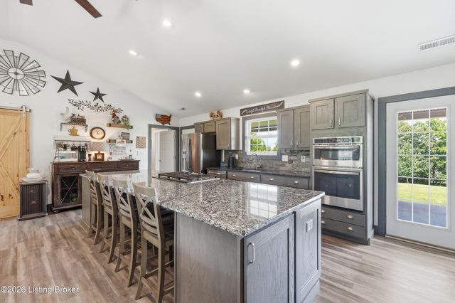 3712 Blossom Dr, La Grange, KY 40031