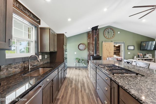 3712 Blossom Dr, La Grange, KY 40031