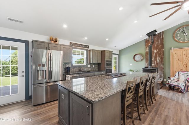 3712 Blossom Dr, La Grange, KY 40031