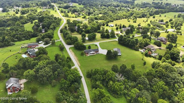 3712 Blossom Dr, La Grange, KY 40031