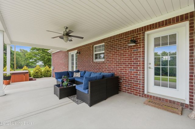 3712 Blossom Dr, La Grange, KY 40031