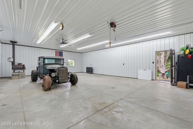 3712 Blossom Dr, La Grange, KY 40031