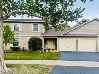 1185 N VILLAGE Drive 3, Round Lake Beach, IL 60073