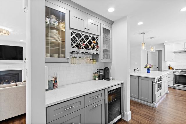 17 Bradford Rd, Natick, MA 01760