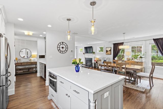 17 Bradford Rd, Natick, MA 01760