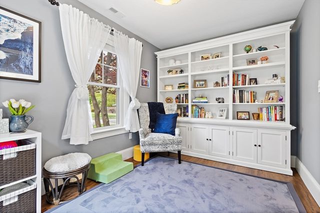 17 Bradford Rd, Natick, MA 01760