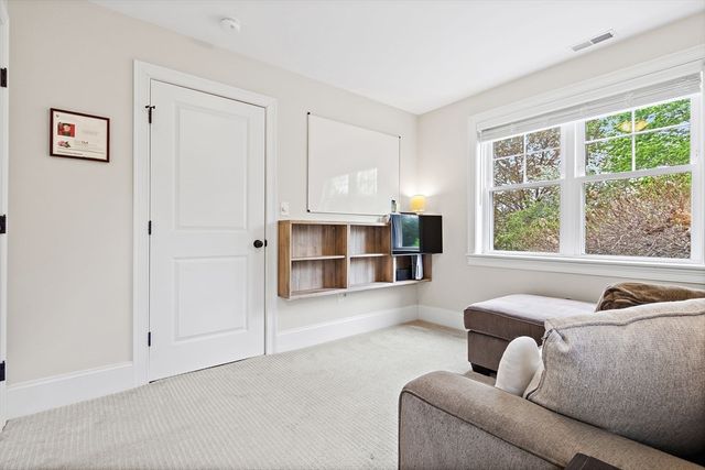 17 Bradford Rd, Natick, MA 01760