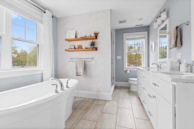 17 Bradford Rd, Natick, MA 01760