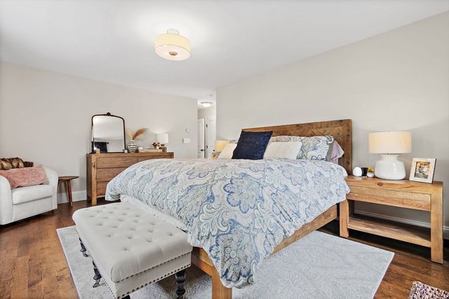 17 Bradford Rd, Natick, MA 01760