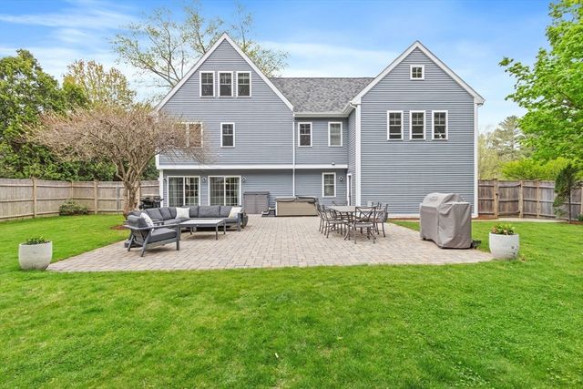 17 Bradford Rd, Natick, MA 01760