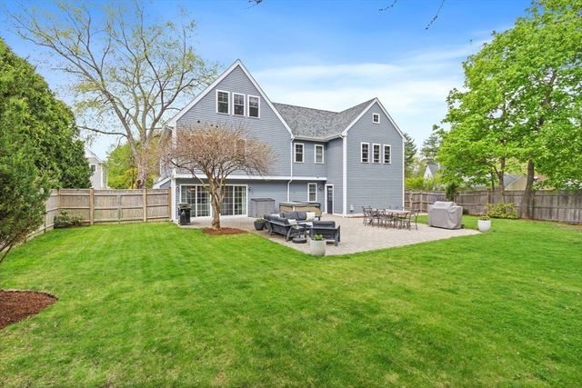 17 Bradford Rd, Natick, MA 01760