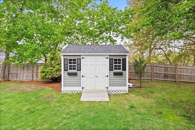 17 Bradford Rd, Natick, MA 01760