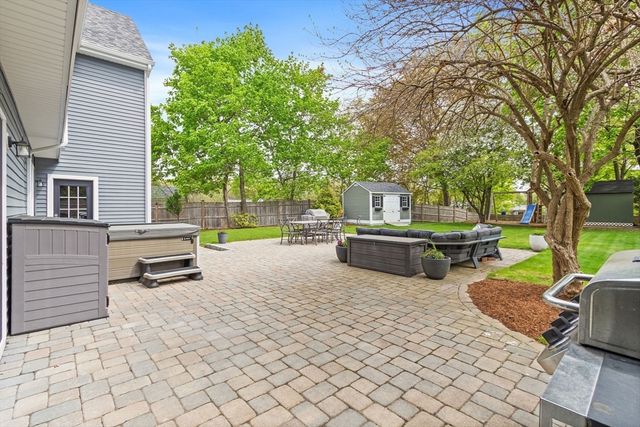 17 Bradford Rd, Natick, MA 01760