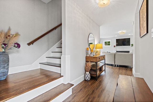 17 Bradford Rd, Natick, MA 01760