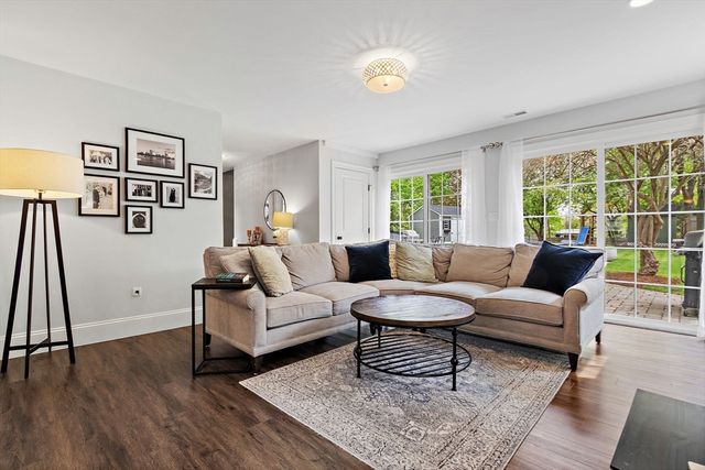 17 Bradford Rd, Natick, MA 01760