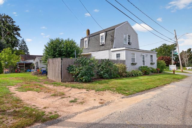 32 Gardner Ave, Swansea, MA 02777