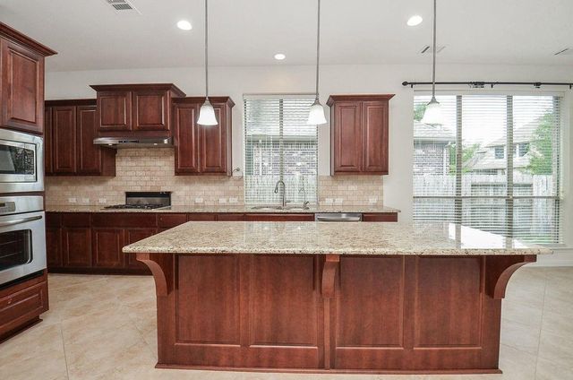 606 Floriencia St, Sugar Land, TX 77479